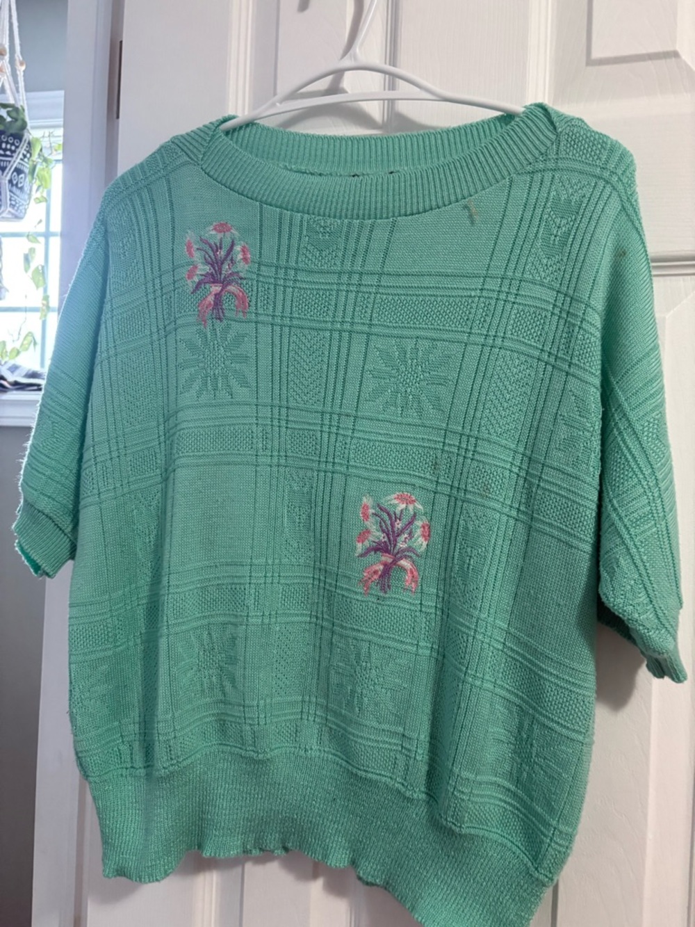 ***SOLD *** Vintage ComfortFit Mint Green Short-Sleeve Knit Sweater